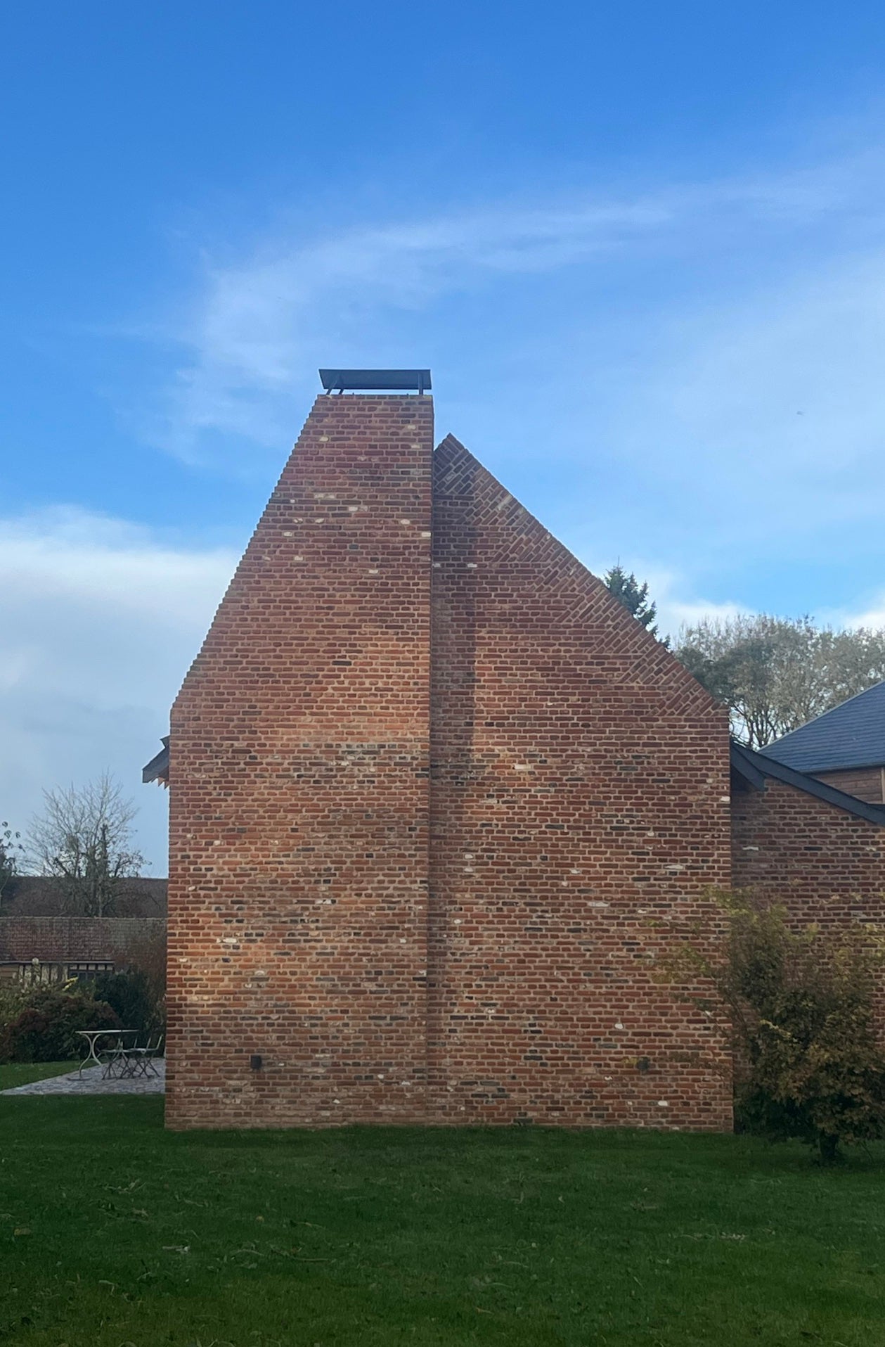 Construction d'une extension en briques de Saint-Jean près de Saint-Valéry-en-Caux