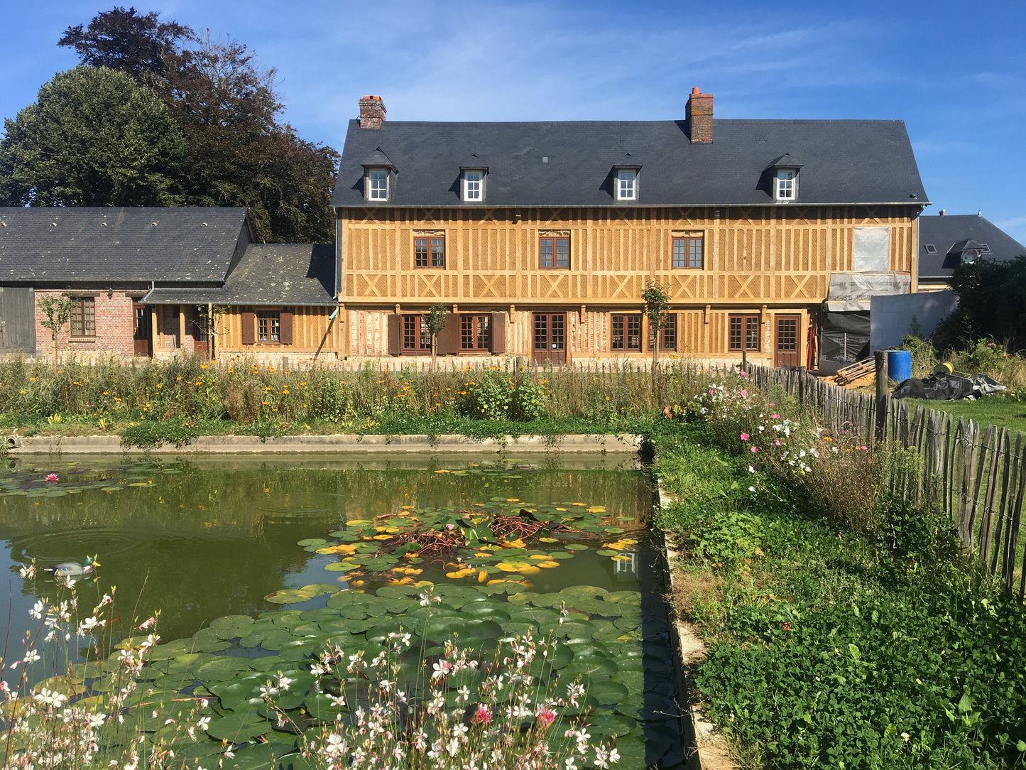 Construction d'une extension et rénovation d'une façade à colombage