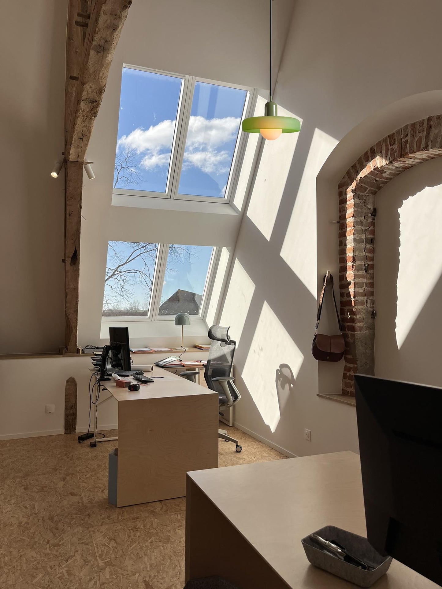 Reconversion d'un ancien cellier en bureaux et locaux sociaux