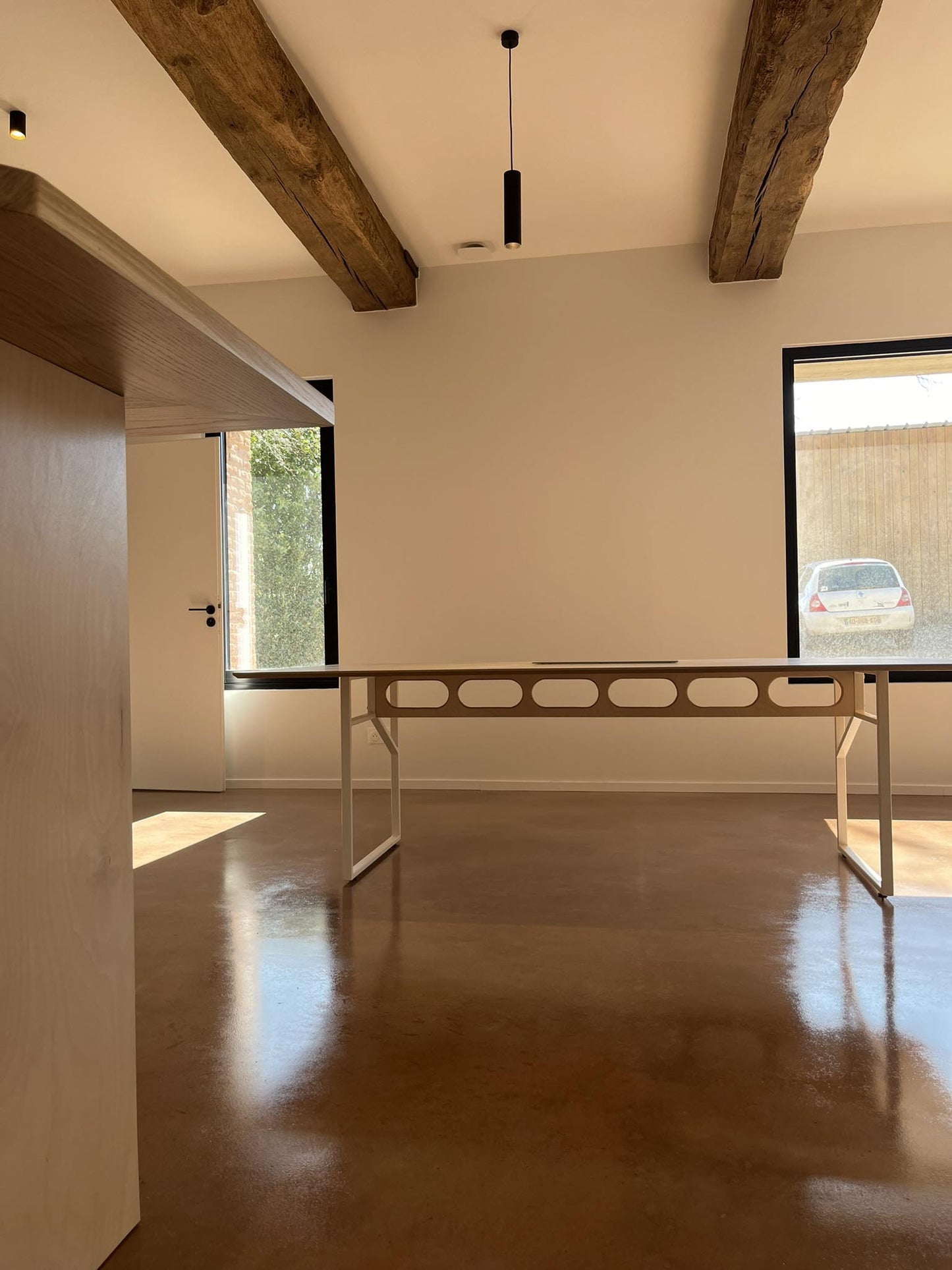Reconversion d'un ancien cellier en bureaux et locaux sociaux